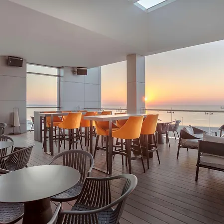 Radisson Blu Hotel, Ларнака