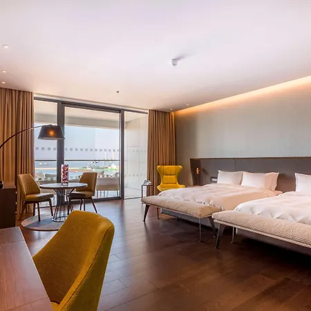 Radisson Blu Hotel, Hotel