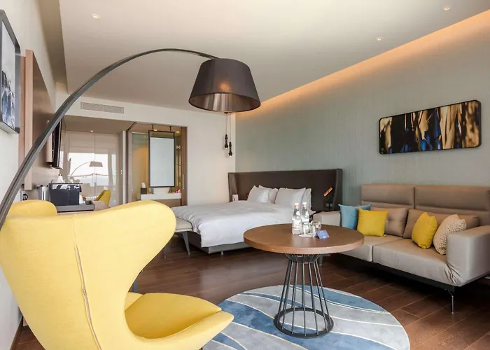 Radisson Blu Hotel, 5* Λάρνακα