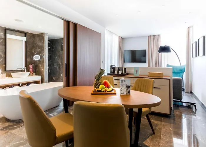 Radisson Blu Hotel, Ξενοδοχείο Λάρνακα