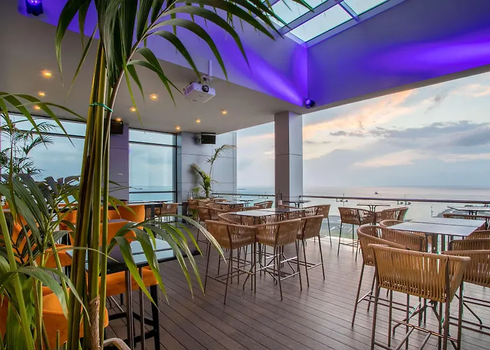 Radisson Blu Hotel, 5* Λάρνακα