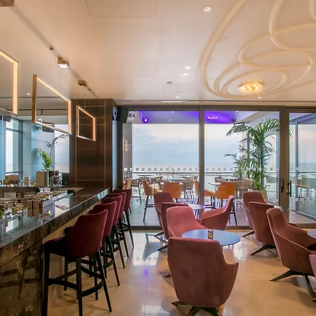 Szálloda Radisson Blu Hotel, Lárnaka