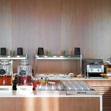 Szálloda Radisson Blu Hotel, Lárnaka