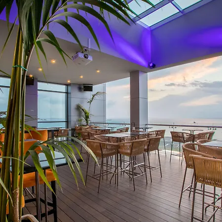מלון Radisson Blu Hotel, 5*