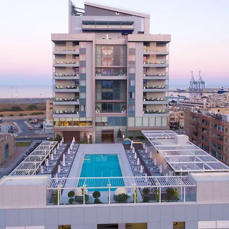 Radisson Blu Hotel, מלון לרנקה