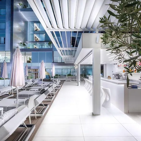 Radisson Blu Hotel, Szálloda Lárnaka