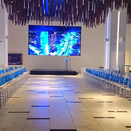 Radisson Blu Hotel, לרנקה