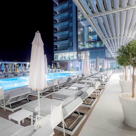 Radisson Blu Hotel, Szálloda Lárnaka