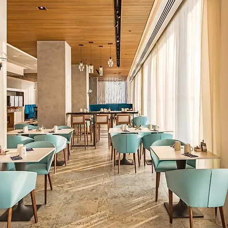 Radisson Blu Hotel, מלון 5*