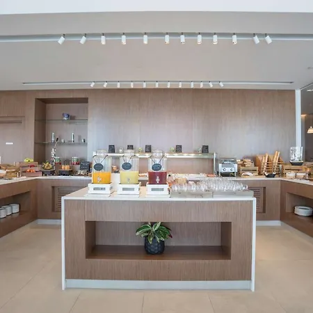 Radisson Blu Hotel, לרנקה