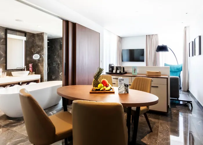 Radisson Blu Hotel, ホテル 5*